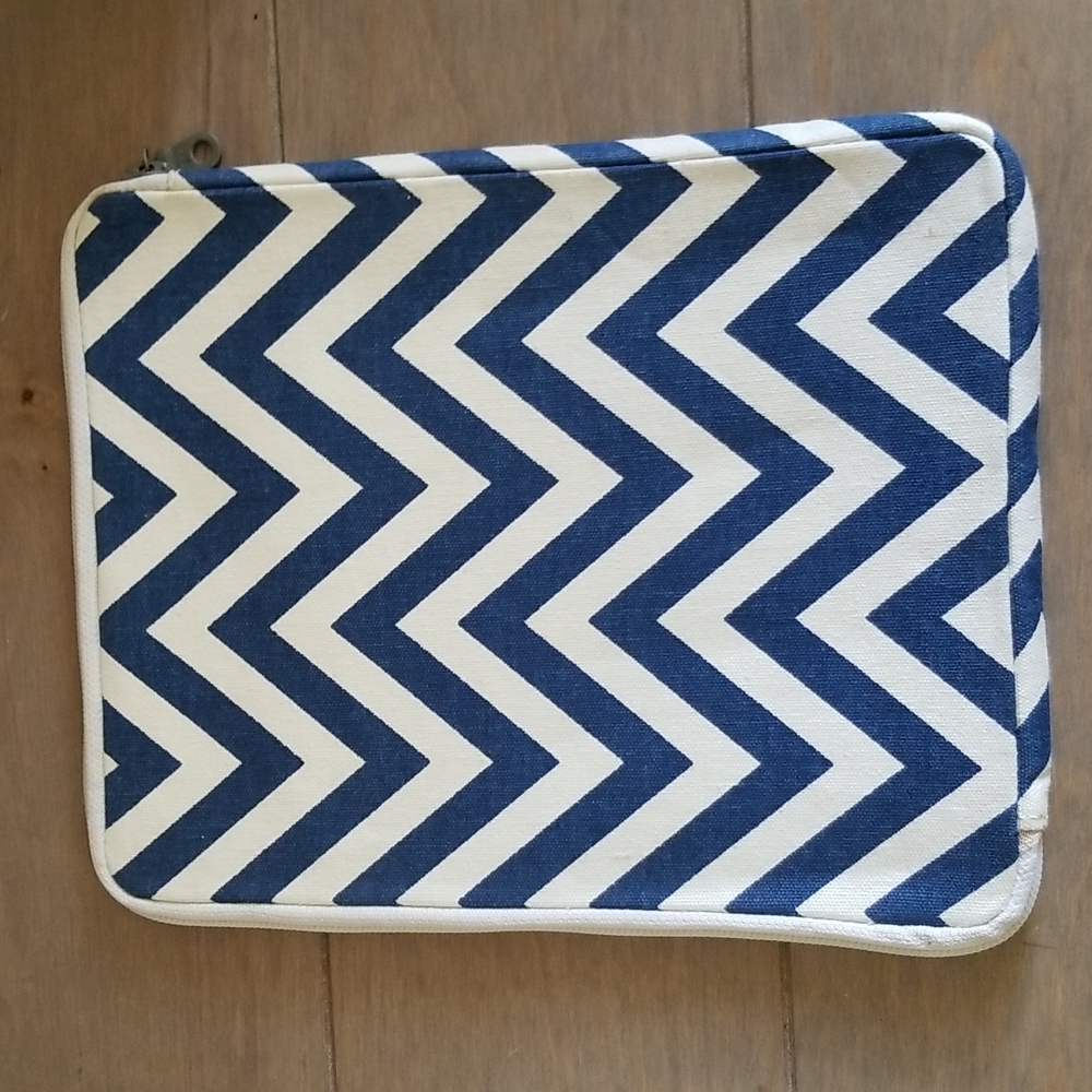 Tablet Case, Passport Cover and Key Rings - Picture 4 of 13